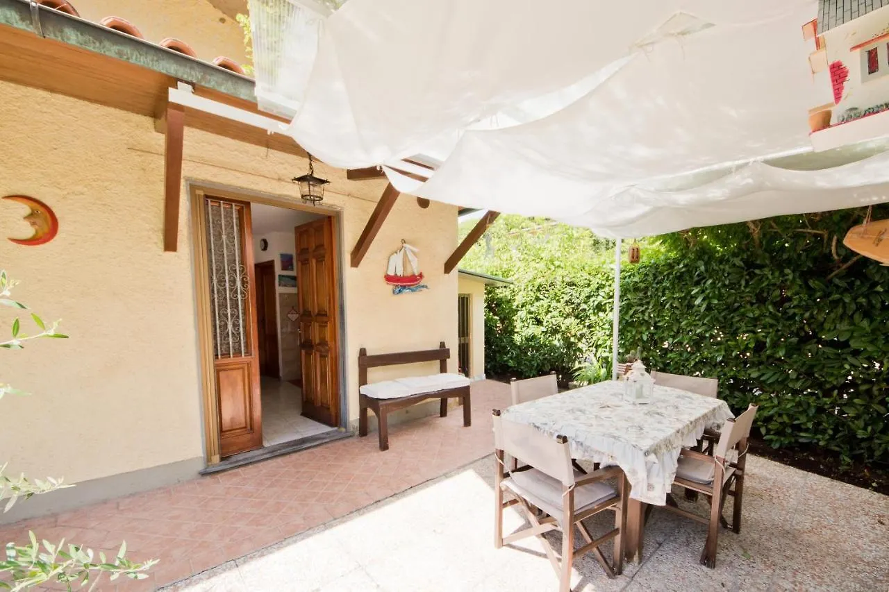 La Casina Del Mare Villa Marina di Massa Holiday home